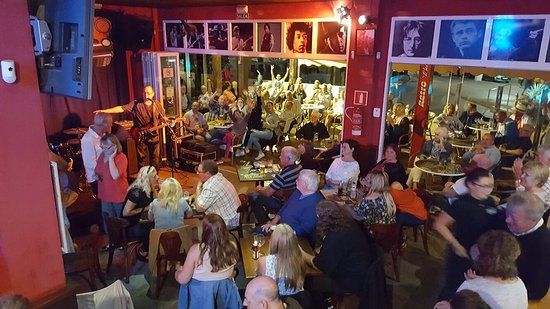 Retro Bar & Restaurant